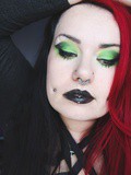 Maquillage Vert avec la palette Beauty Bay x Ayo Coralie