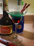Vendredi Joyeux: on récupère la réglisses Twizzler dans un drink rouge, bleu et turquoise